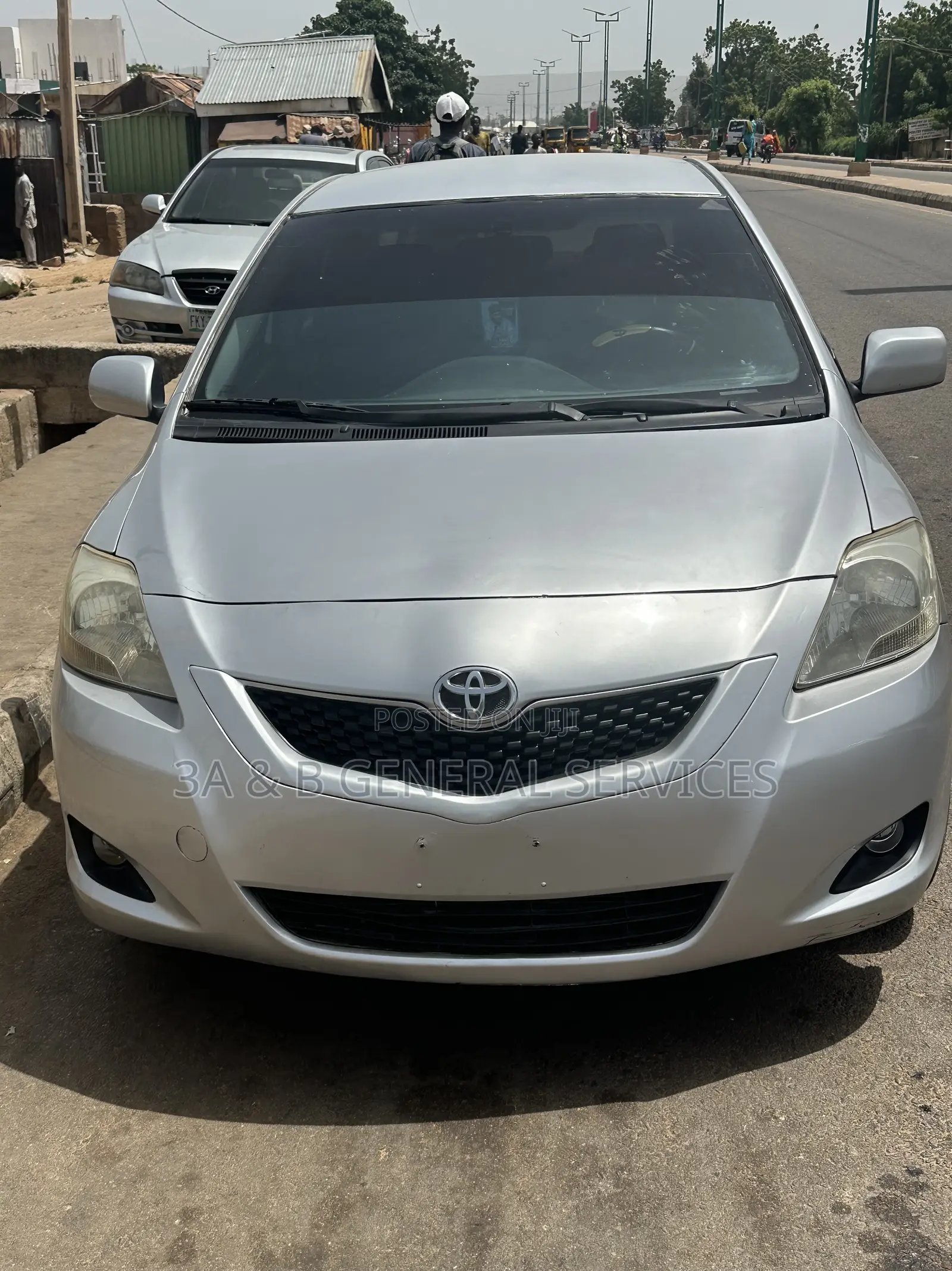 Toyota Yaris 2012 Silver