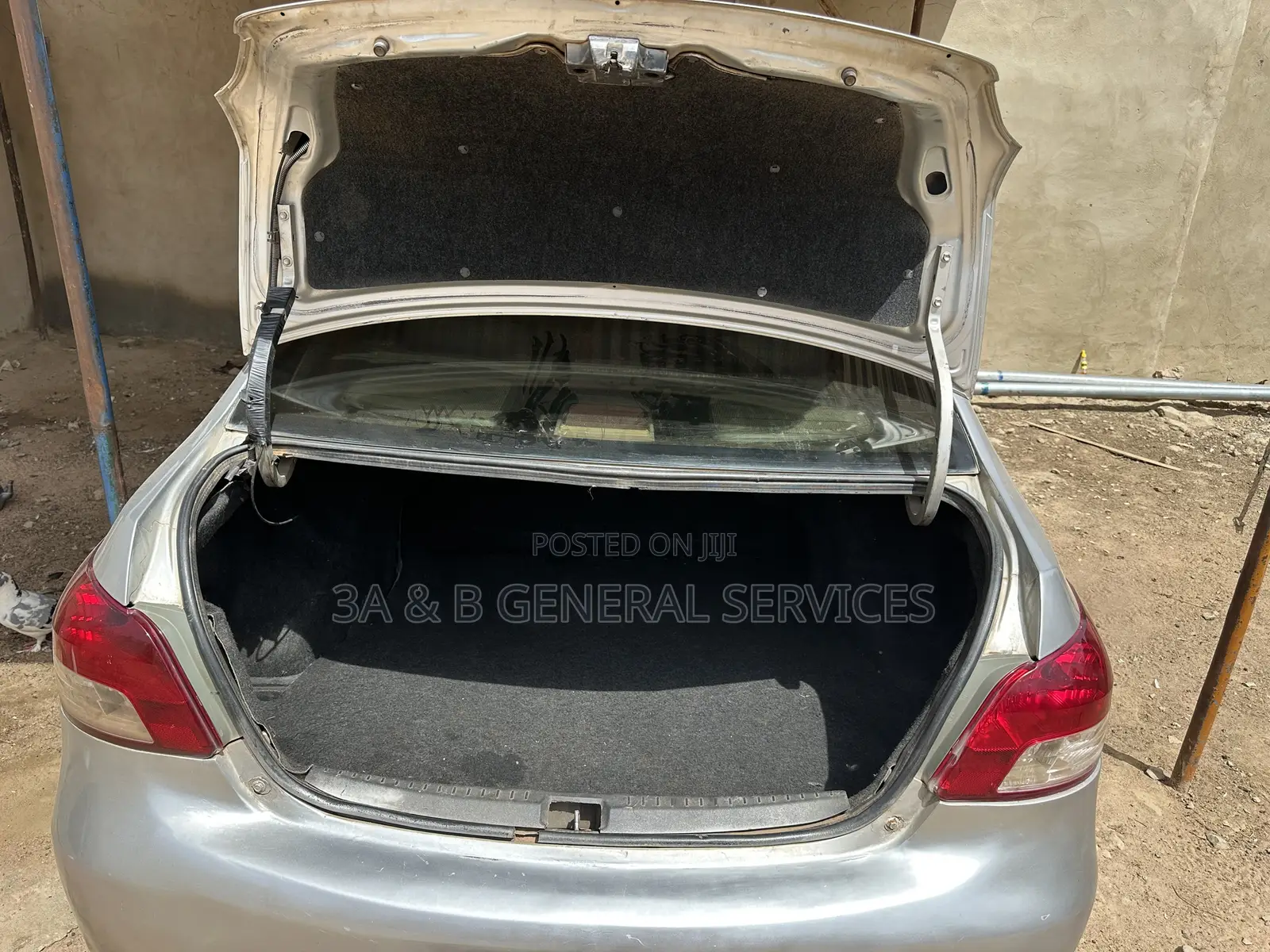 Toyota Yaris 2012 Silver