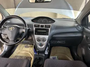 Toyota Yaris 2012 Silver