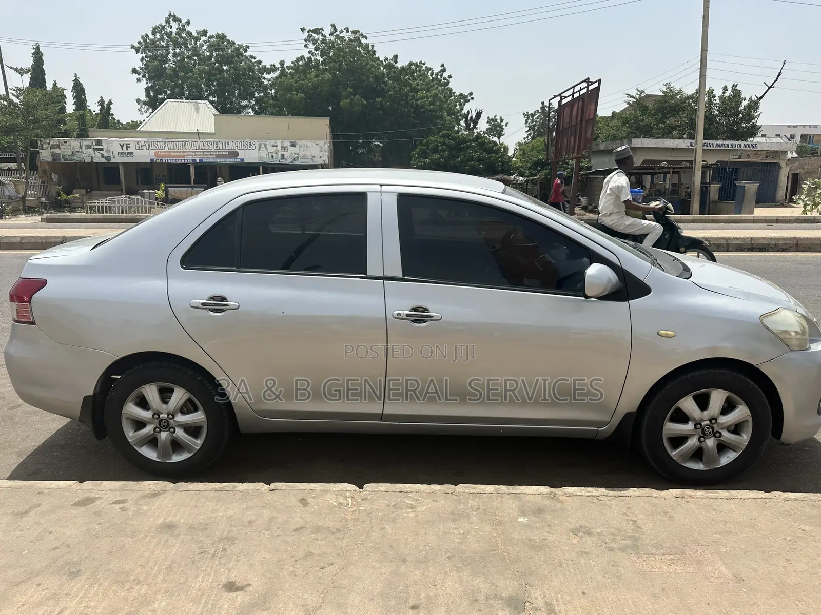 Toyota Yaris 2012 Silver