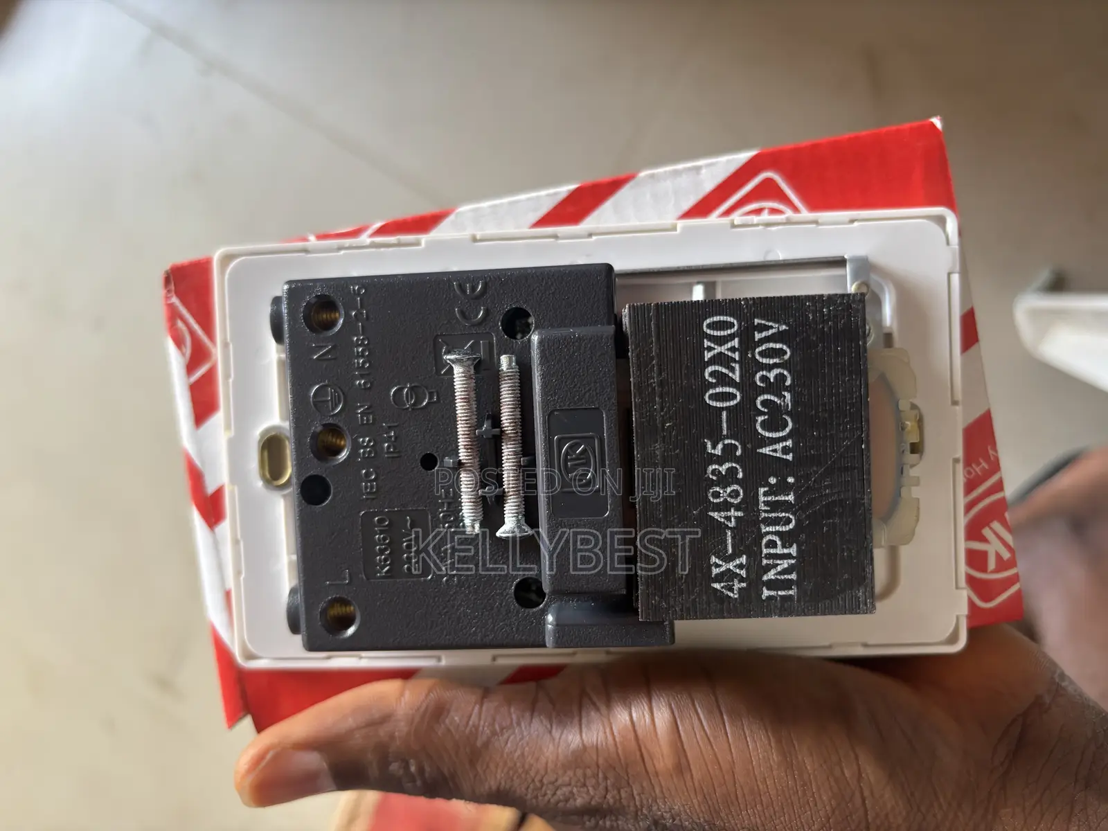 Shaver Socket