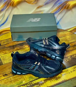 *New Balance*
*Mr740sc*
*Running Course*
*Size 40— -46*