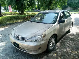 Toyota Camry 2005 Gold