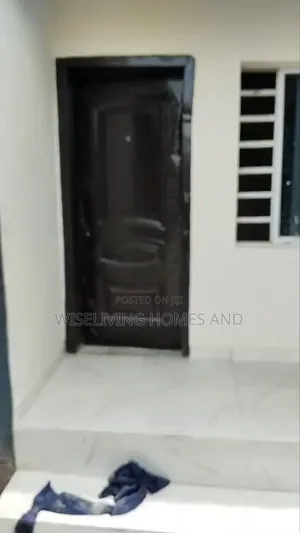 2bdrm Block of Flats in Ago Palace Way for rent