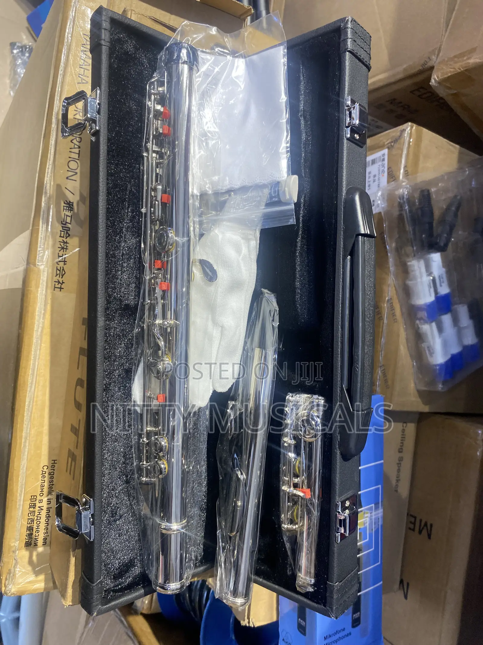 Yamaha Silver Stainless Flute Deluxe Edition