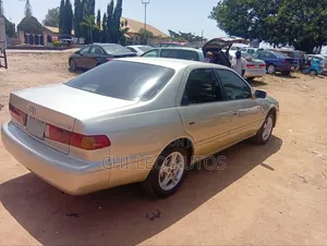 Toyota Camry 2001 Gold