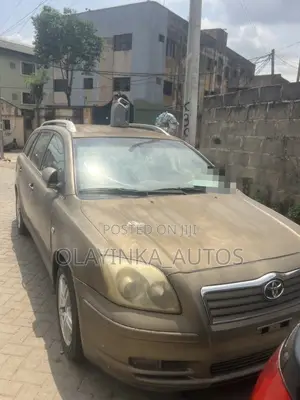Toyota Avensis 2005 Gold