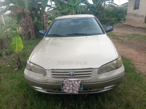 Toyota Camry Automatic 1999 Gold