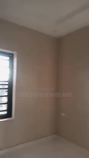 2bdrm Block of Flats in Ago Palace Way for rent