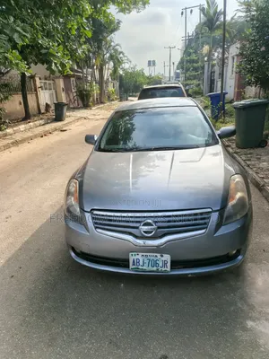 Nissan Altima 2010 Silver