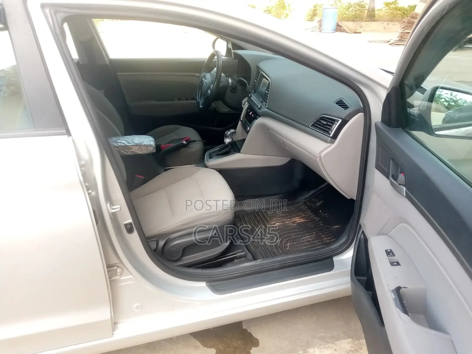 Hyundai Elantra 2017 Silver