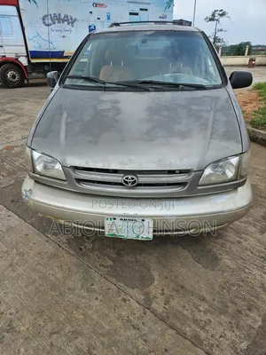 Toyota Sienna XLE & 1 hatch 2000 Gold