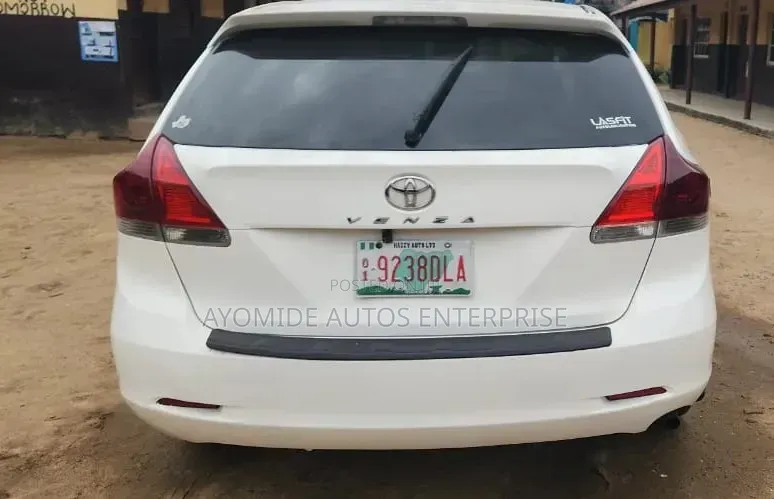 Toyota Venza 2010 White