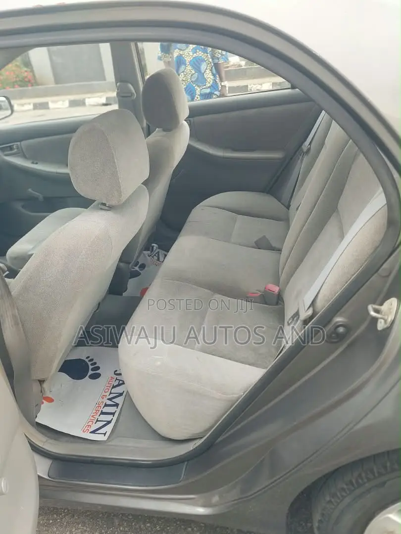 Toyota Corolla LE 2005 Gray