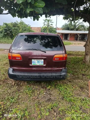 Toyota Sienna 2000 Burgundy