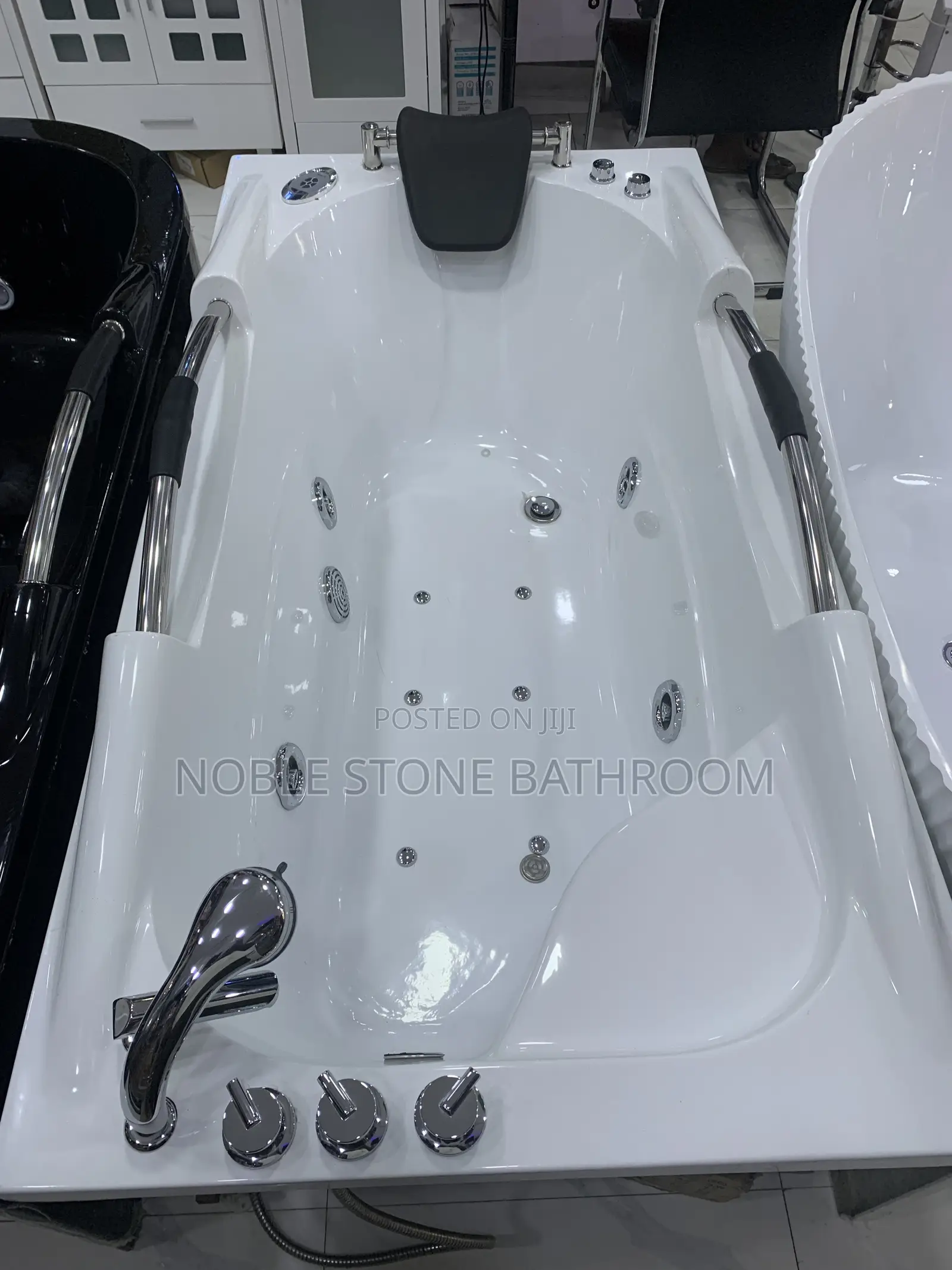 Single Jacuzzi