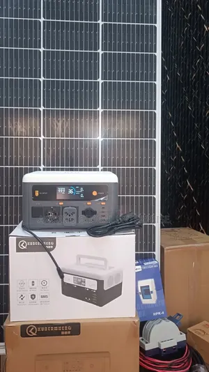 700W Portable Solar Generator With 728Wh Battery Capacity+ Solar Panel