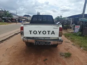 Toyota Hilux 2010 White
