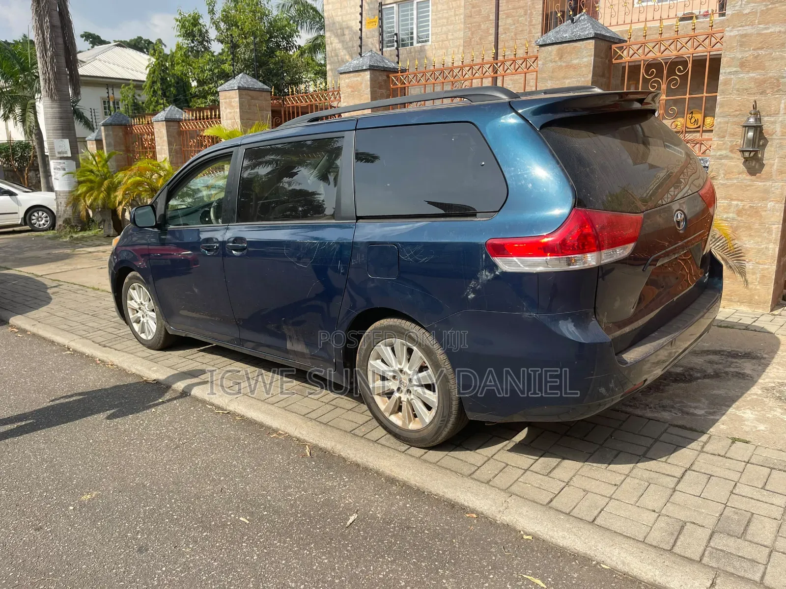 Toyota Sienna 2012 Blue
