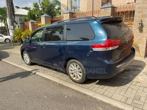 Toyota Sienna 2012 Blue