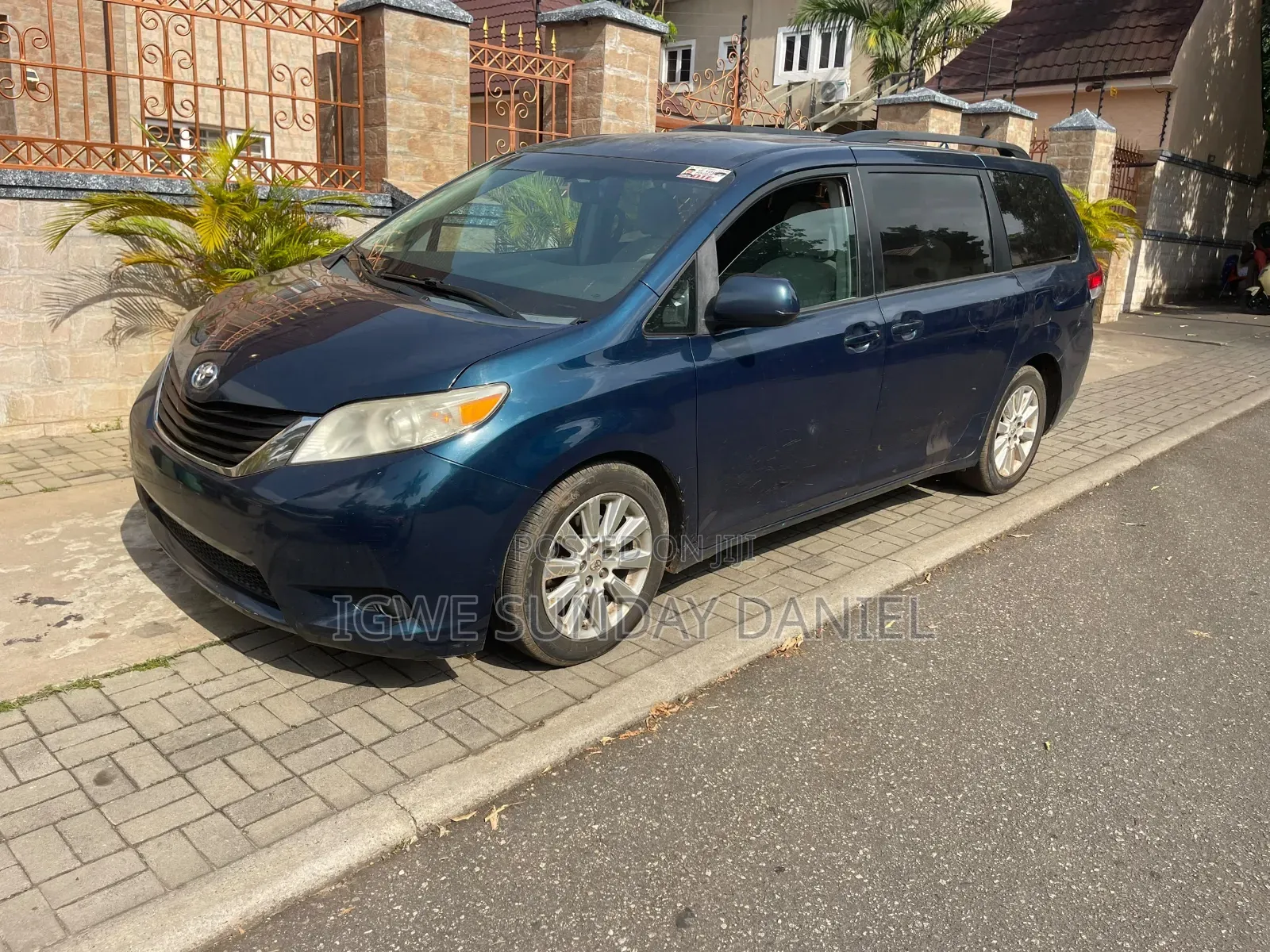 Toyota Sienna 2012 Blue