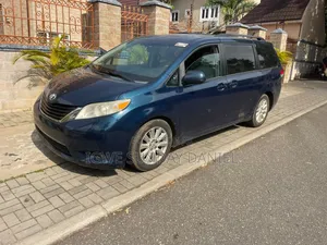 Toyota Sienna 2012 Blue