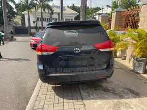 Toyota Sienna 2012 Blue