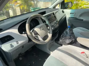 Toyota Sienna 2012 Blue