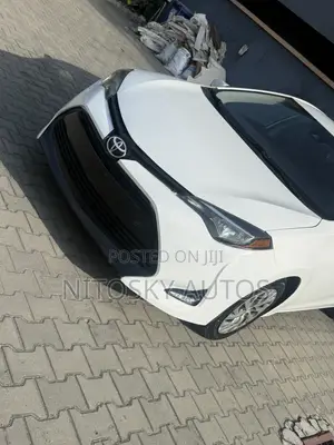 Toyota Corolla LE (1.8L 4cyl 2A) 2018 White