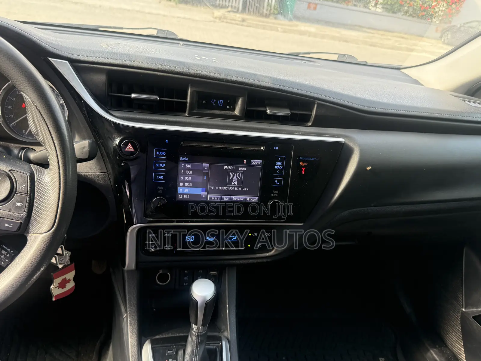Toyota Corolla LE (1.8L 4cyl 2A) 2018 White