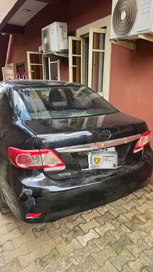 Toyota Corolla LE 4dr Sedan (1.8L 4cyl 4A) 2011 Black