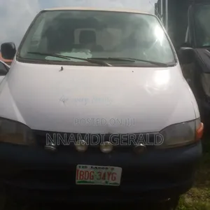 Toyota Grand HiAce 2000 White