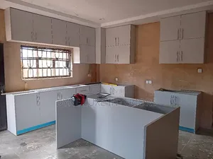 Beautiful Contemporary Kitchen Cabinet Design