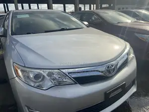 Toyota Camry XLE 4dr Sedan (2.5L 4cyl 6A) 2013 Silver