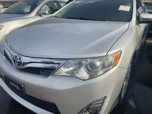 Toyota Camry XLE 4dr Sedan (2.5L 4cyl 6A) 2013 Silver