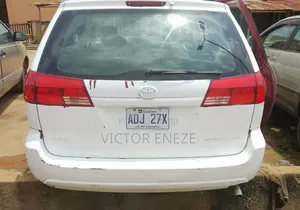 Toyota Sienna 2006 White