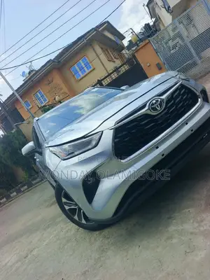 Toyota Highlander XLE 2021 Silver