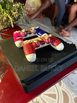 PS 4 Slim Console