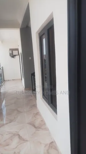 3bdrm Block of Flats in Adjacent To Dunamis, FHA for rent