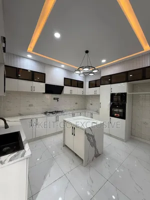 5bdrm Duplex in Oluyole Estate for sale