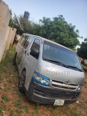 Toyota HiAce 2013 Silver