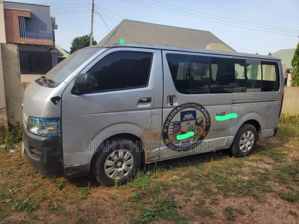 Toyota HiAce 2013 Silver