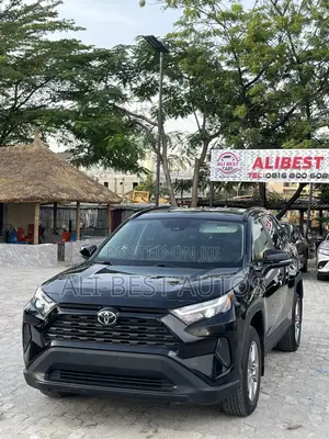 Toyota RAV4 XLE 2022 Black