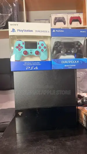 Uk  Used Ps4 Fat + Games (Fc27 Included) and 2 Pads