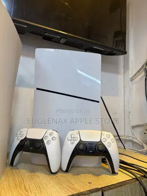 Uk  Used Ps5 Slim Digital With Games and 2 Pads