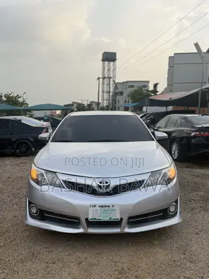 Toyota Camry SE 4dr Sedan (2.5L 4cyl 6A) 2014 Silver