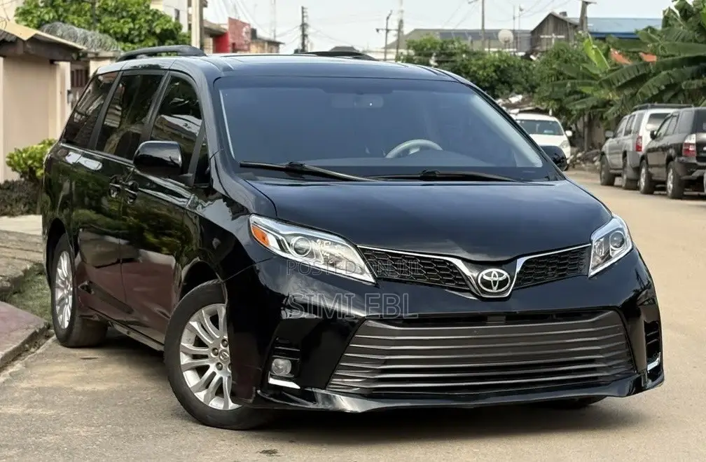 Toyota Sienna 2012 Black