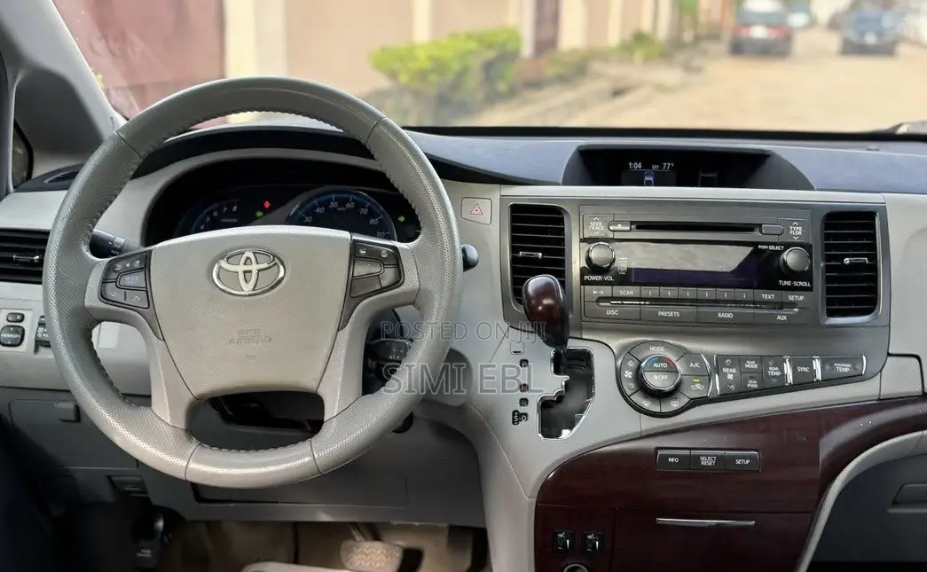 Toyota Sienna 2012 Black