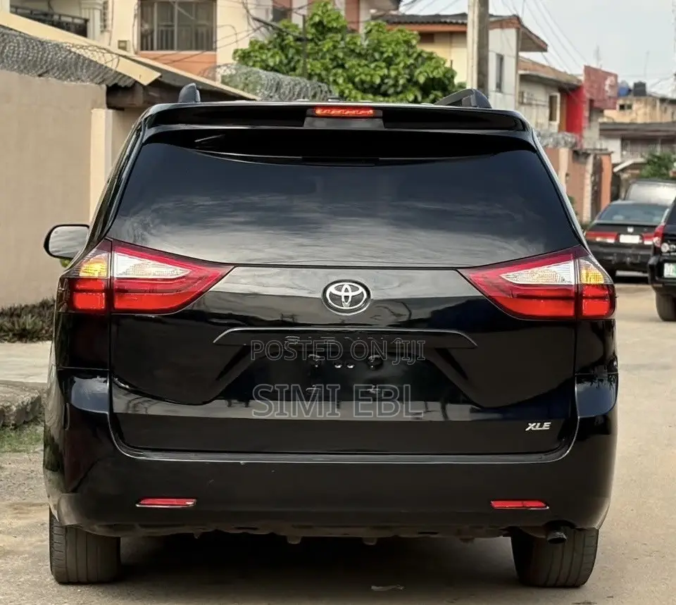 Toyota Sienna 2012 Black