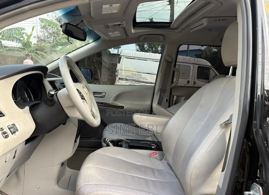 Toyota Sienna 2012 Black